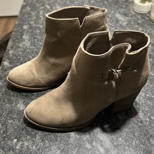 Ankle boots suede